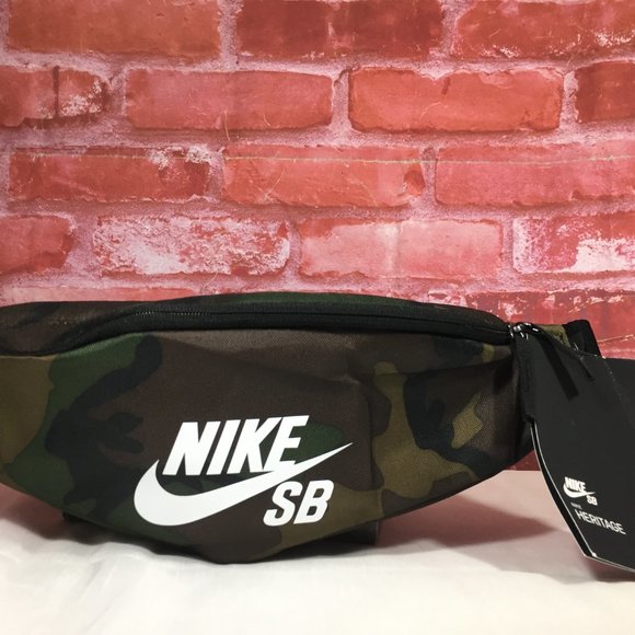 Nike Handbags - NIKE SB HERITAGE UNISEX ZIP HIP PACK WAIST BUMBAG